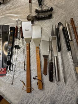 We have a box of  kitchen ware pieces are in great condition
