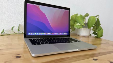 Like New MacBook Pro 13” Retina 2.7 Core i5 256GB / 8GB Silver