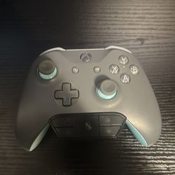 Xbox one controller with headset adapter