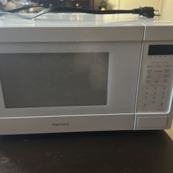 Microwave Kenmore like new 900 W Dimensions Height 11” Wide 19”