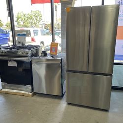 Samsung 3 Piece Bundle - 30” Fridge, Dishwasher, & 30” Gas Slide In