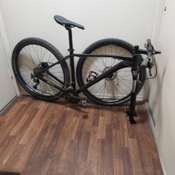 GIANT 29 Hardtail Mountain Bike