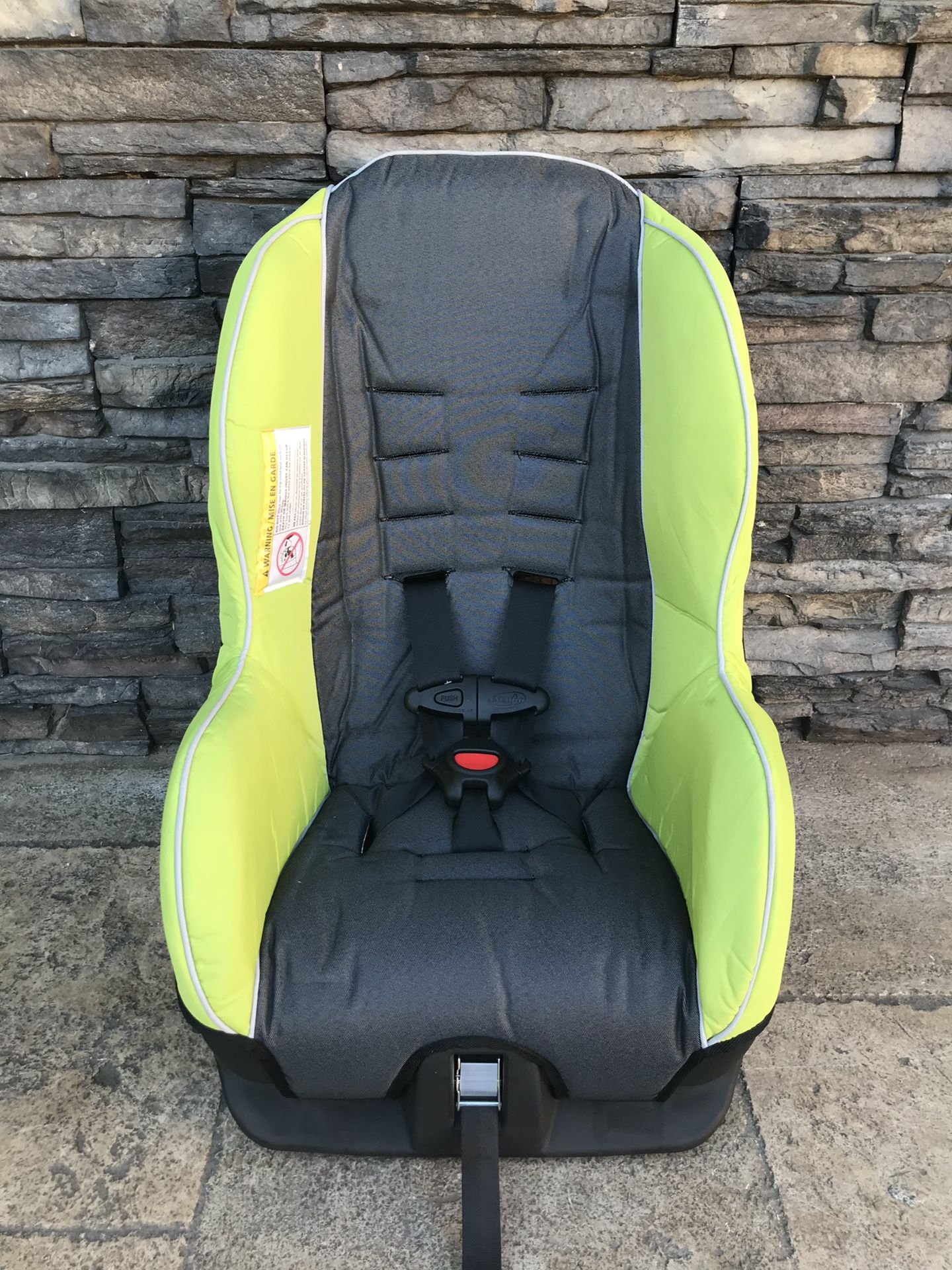 PRACTICALLY NEW EVENFLO CONVERTIBLE CAR SEAT!!!