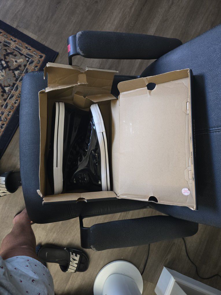 Converse Shoes - New (9.5 US)