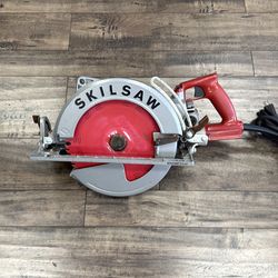 Skilsaw Sawsquatch SPT70WM 10-1/4” Worm Drive Circular Saw