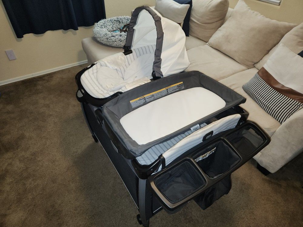 Graco Pack 'n Play bundle with mattress
