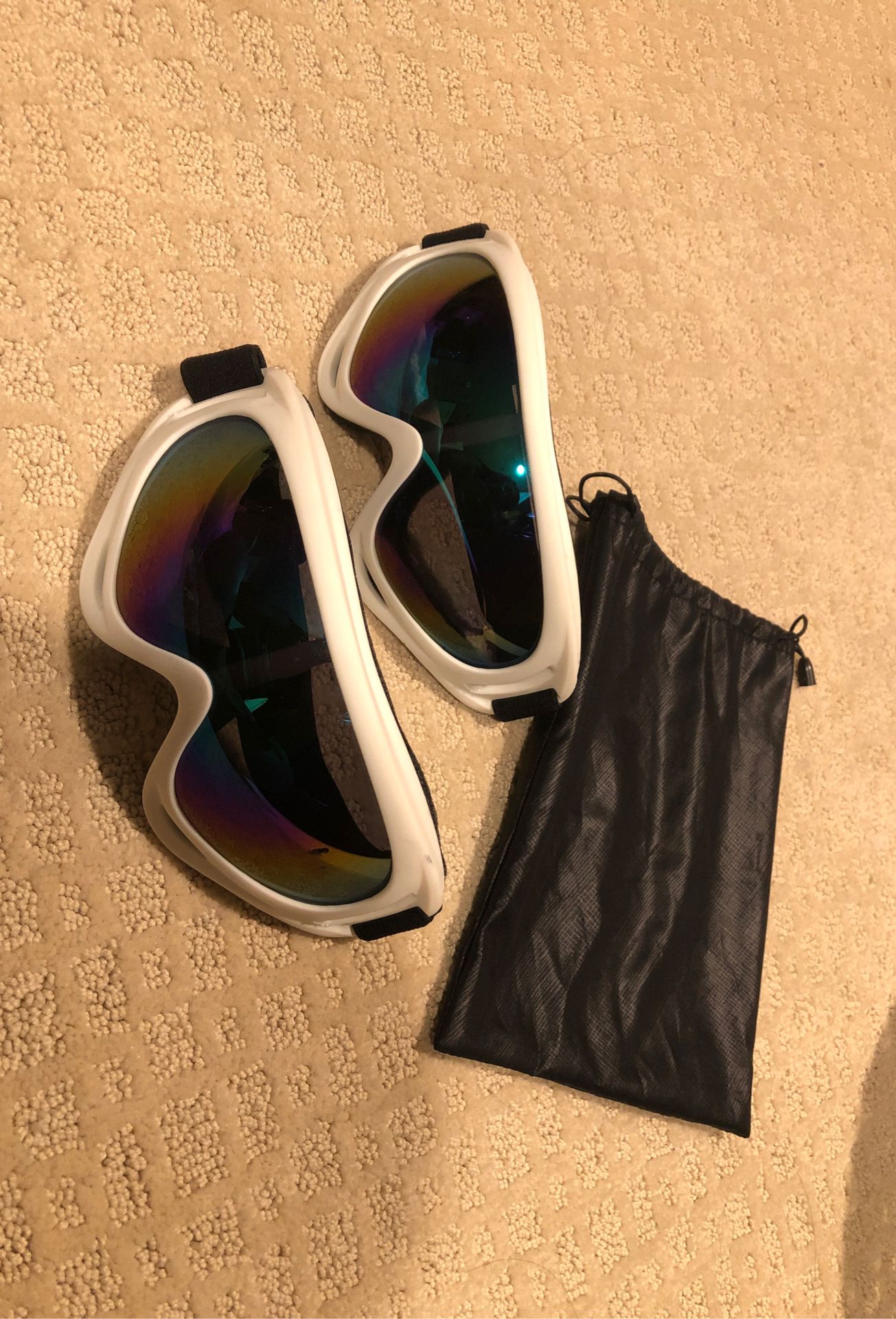 Snowboarding/Skiing Goggles With Black Drawstring Bag