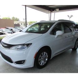 2019 Chrysler Pacifica Touring L Minivan 