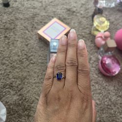 100$ Very Very Firm Deal 10kt Blue Sapphire Ring With Tiny Side Diamonds Worn Once Basically New White Gold  ,real Hold Size 5