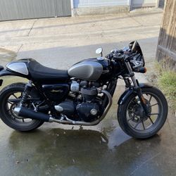 2017 triumph Street Cup 3500 Miles