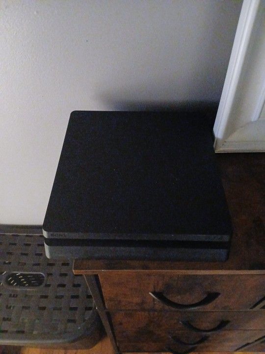 Affordable PS4 – Perfect for Gaming or Netflix!