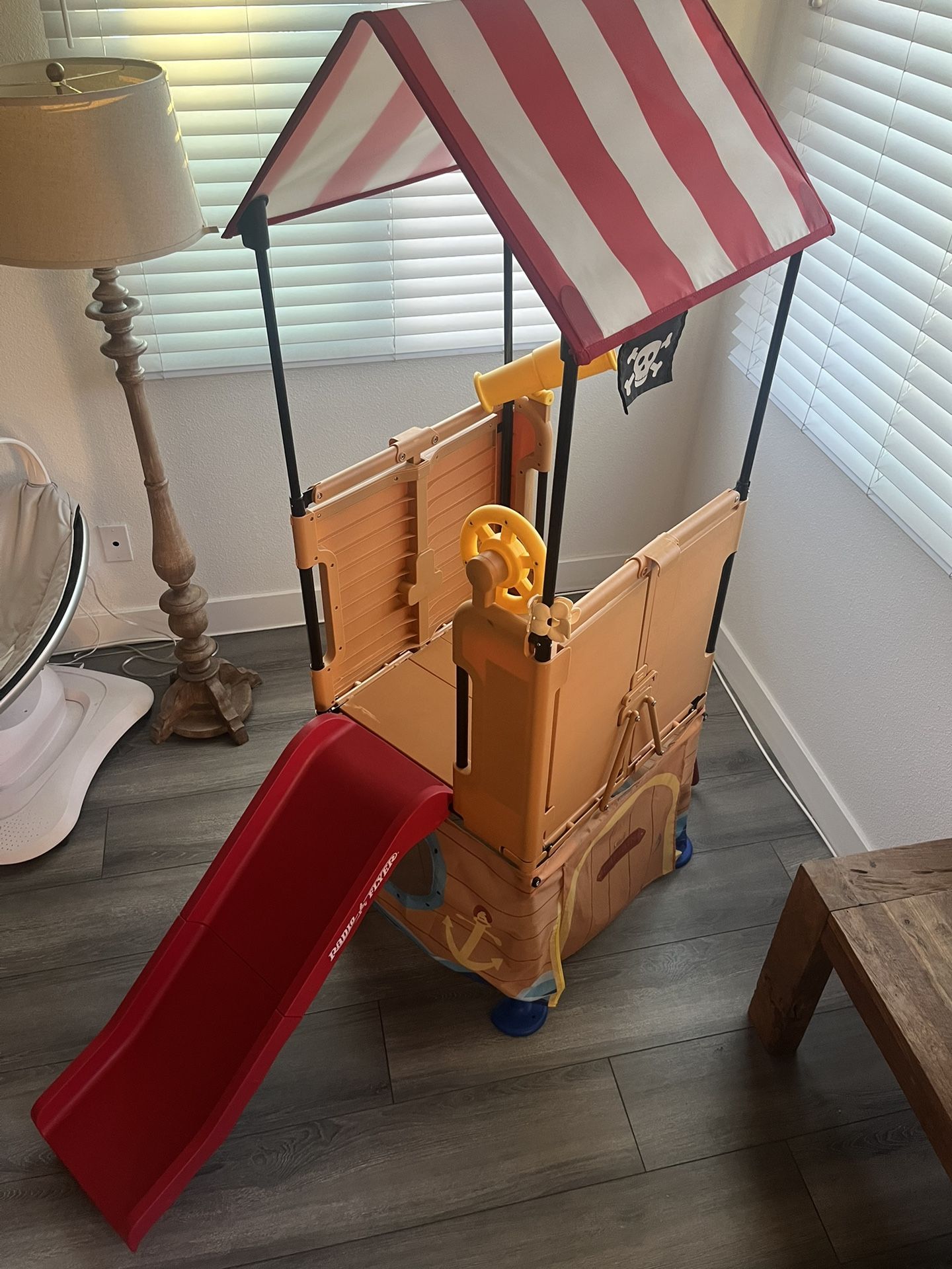 Radio Flyer Play And Fold Away Pirate Ship