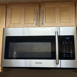 Samsung 1.6 Cubic Ft Microwave 