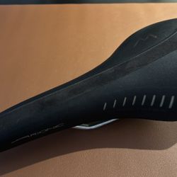 Fi’zi:k Arione Rail Saddle