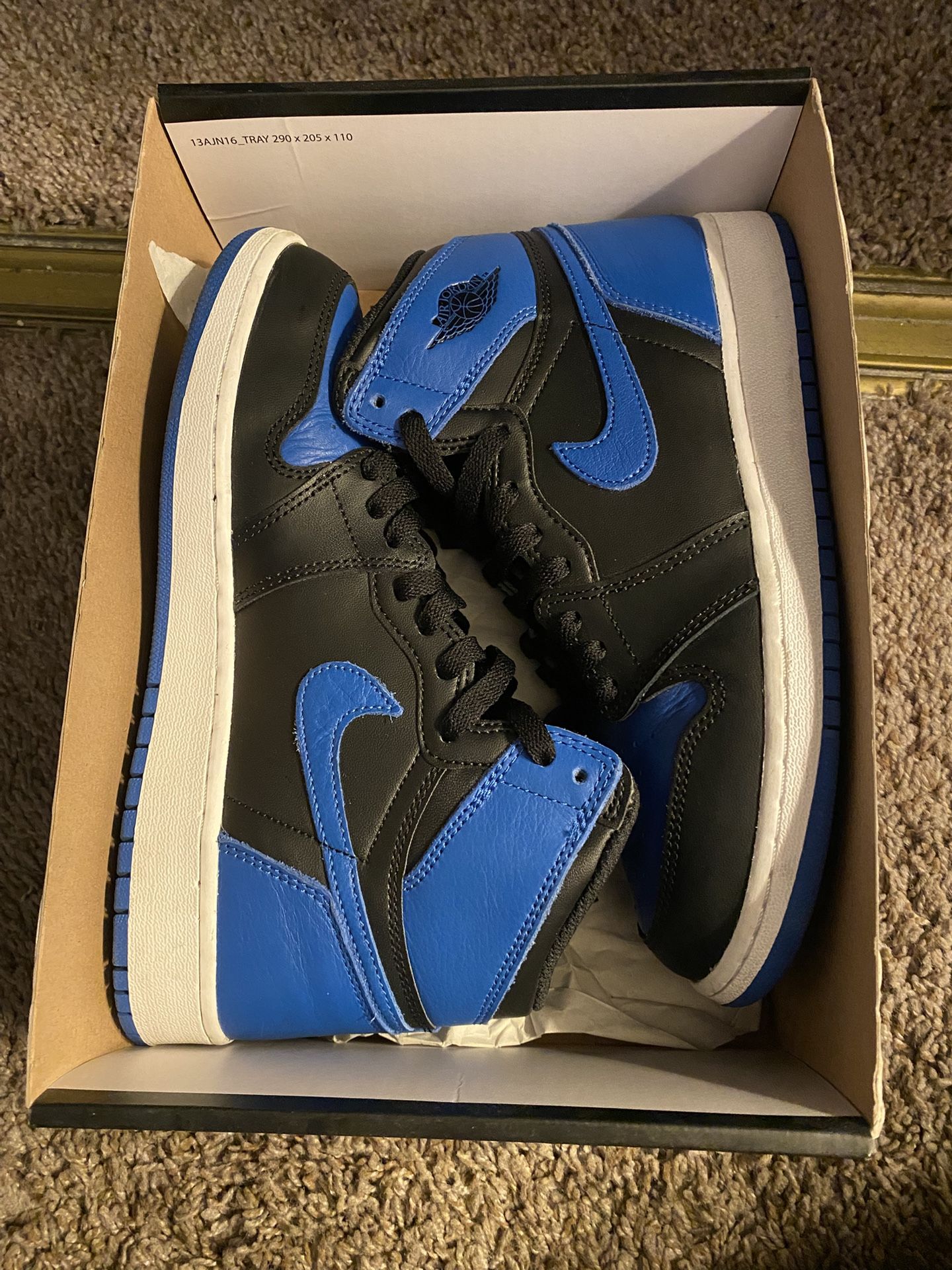 2017 Nike Air Jordan I “Royal” BG Size 7y