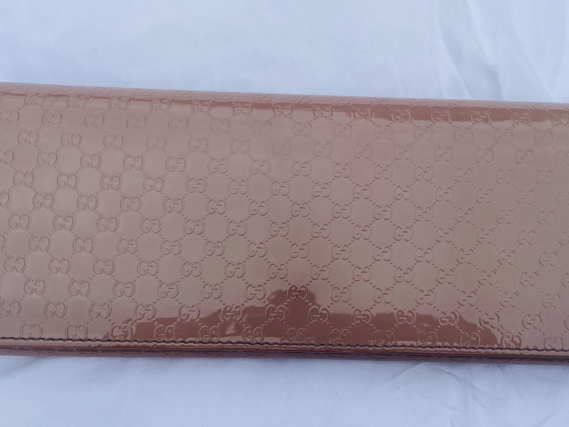 100% Auth GUCCI Micro-Guccissima Patent leather clutch