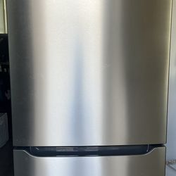 Frigidaire Gallery 30” Counter-Depth Bottom Freezer Refrigerator – Stainless Steel (Like New)