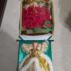 Barbie special edition. Happy holidays! 10th anniversary 1997. Packaging is not good.
Barbie special edition. Happy holidays 1994 outside packaging is