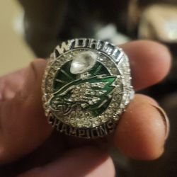 Heavyweight Philadelphia Eagles Super Bowl LII Replica Ring – Nick Foles MVP Edition
​Relive the greatest moment in Philly sports history!