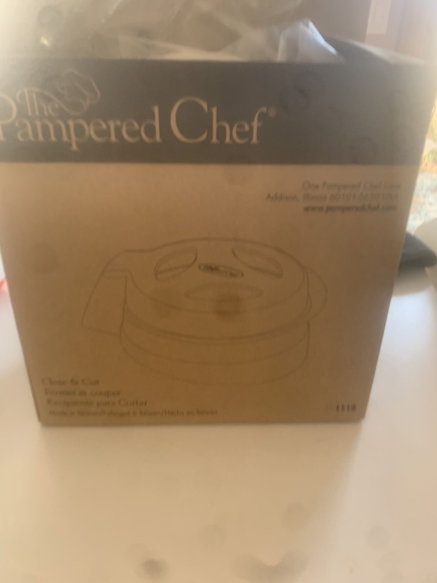Pampered chef close and cut lid NEW