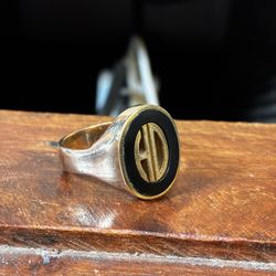 18 karat gold signet ring size 9