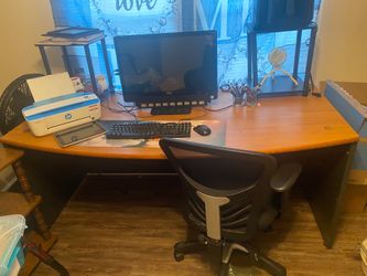 Dell computer desk and chair only used a hand full of times only 6 month old