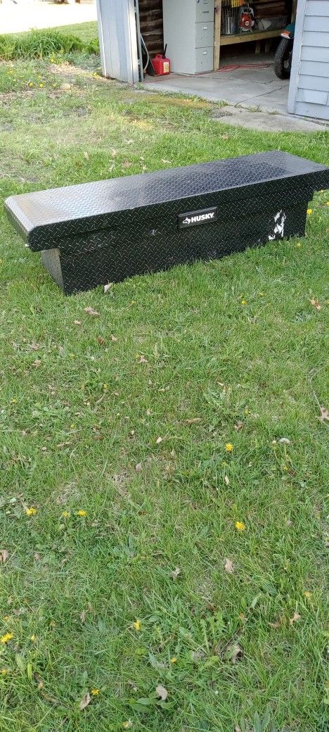 Huskey Tool Box  100 . Obo