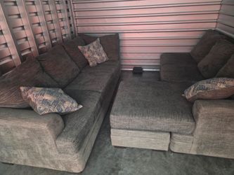 Large gray sectional w ottoman