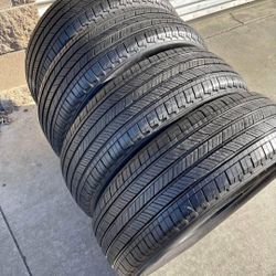 225 60 18 Tires Con 80% De Vida Las 4 De La Marca Michelín 