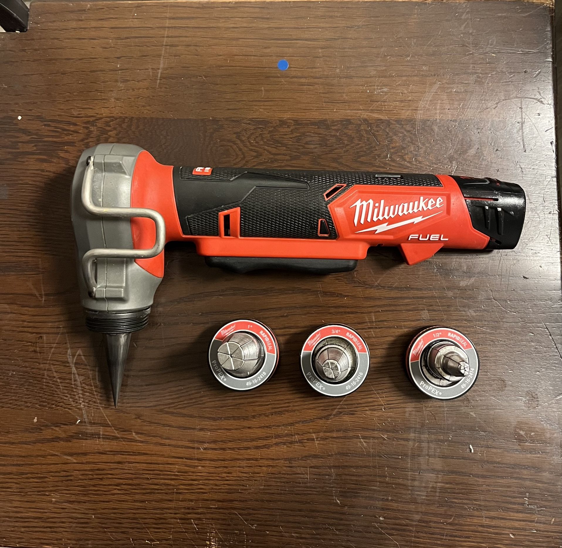 Milwaukee M12 ProPEX Expancion Tool Con Batería Y Cabezas De 1/2 3/4 1” $320 Firme Precio