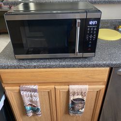 Hamilton Beach 1.1 cu ft Countertop Microwave Oven in Stainless Steel