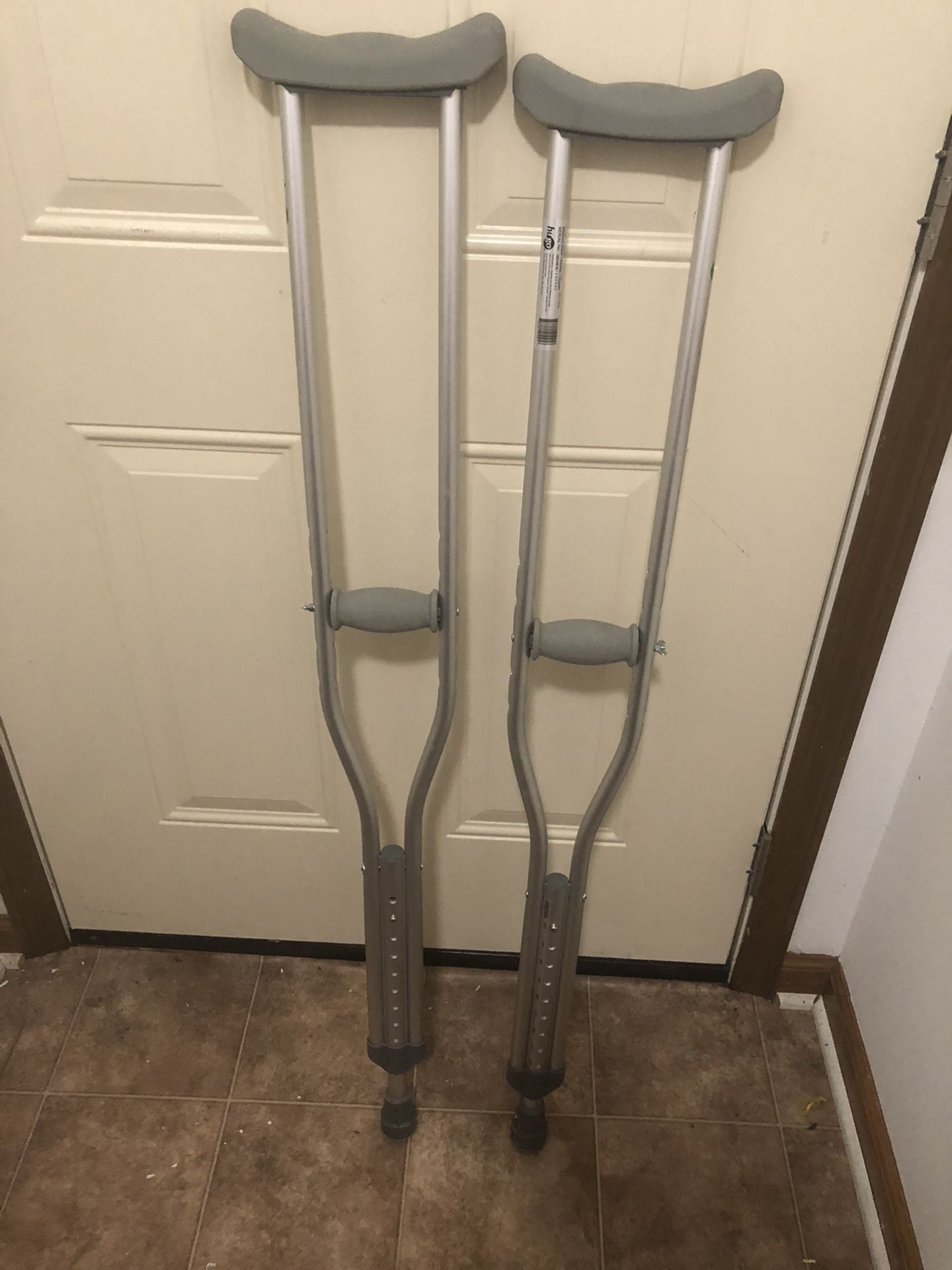 Aluminum  Adjustable Crutches
