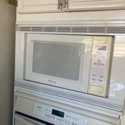 Microwave With Trim 