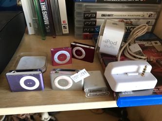 iPod nano lot with charger and more ( first $100 cash) pick Up Only