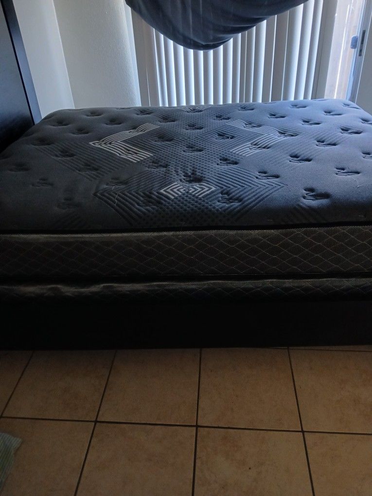 QUEEN BED FRAME 