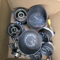 70-73 240z Dash gauges And Vents