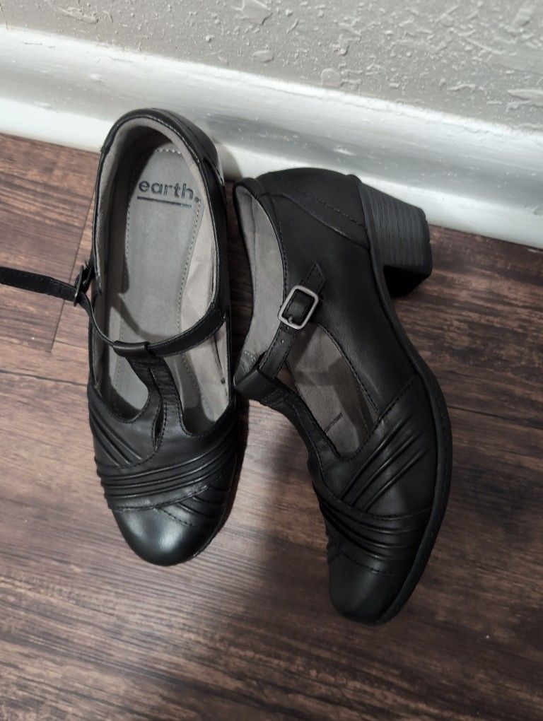 LADIES LEATHER LOW HEELS *REDUCED 