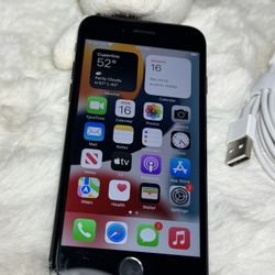 Apple iPhone 7 space black 32 Gigabytes (read)