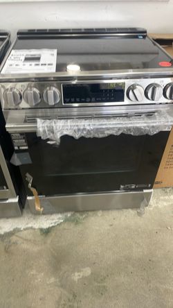 Stainless Steel Electric Range with Glass Cooktop