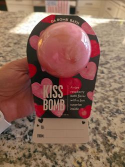 Da Bomb Bath Kiss Bomb Bath Fizzer With a Fun Surprise Inside