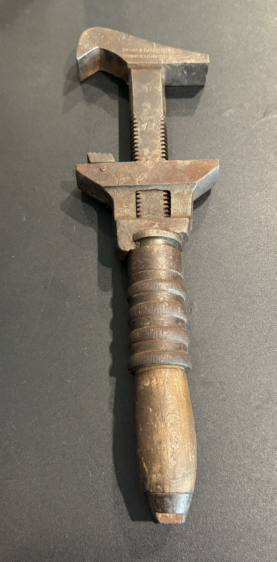 ANTIQUE BEMIS & CALL H&T CO . COMBINATION PIPE MONKEY WRENCH WOODEN HANDLE Beautiful vintage piece for your collection to be for a display or use.