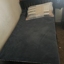 2 Twin Bed/ Bunk Beds 