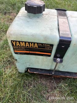 Yamaha outboard oil tank   OEM 3 gallon Yamaha outboard reserve  Tank   With pump ,check valves ,wiring and Bracket    . Capacity 11.1 US Quarts 