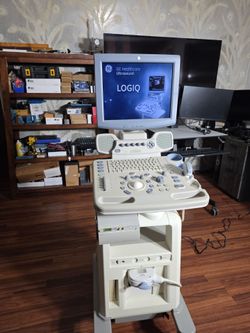 GE HELTHCARE LOGIQ A5 ULTRASOUND MACHINE  WITH 1 PROBE 4C
