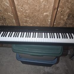 YAMAHA P-95 WEIGHTED KEY PIANO