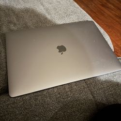 2017 MacBook Pro 15inch 3.1 Quad Core I7