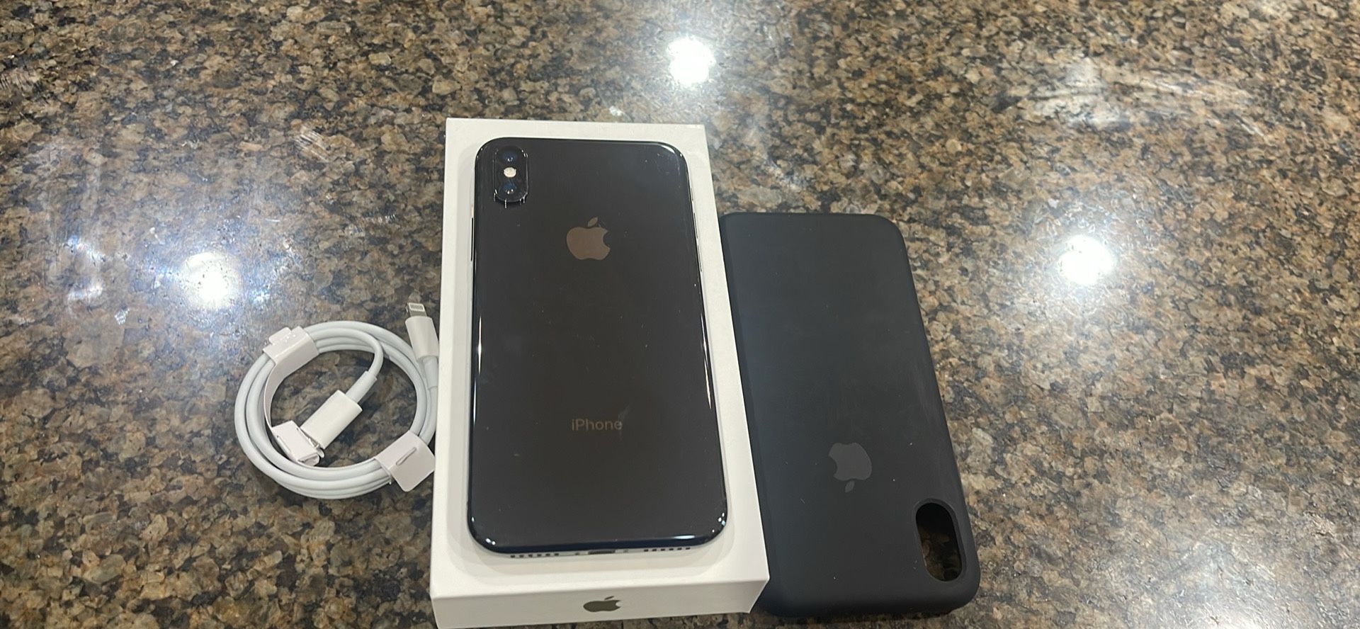Apple iphone X 256 gb factory unlocked with brand new charger and case