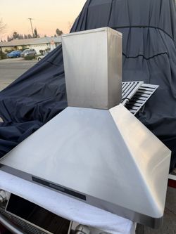 Range Hood 36” 900 CFM