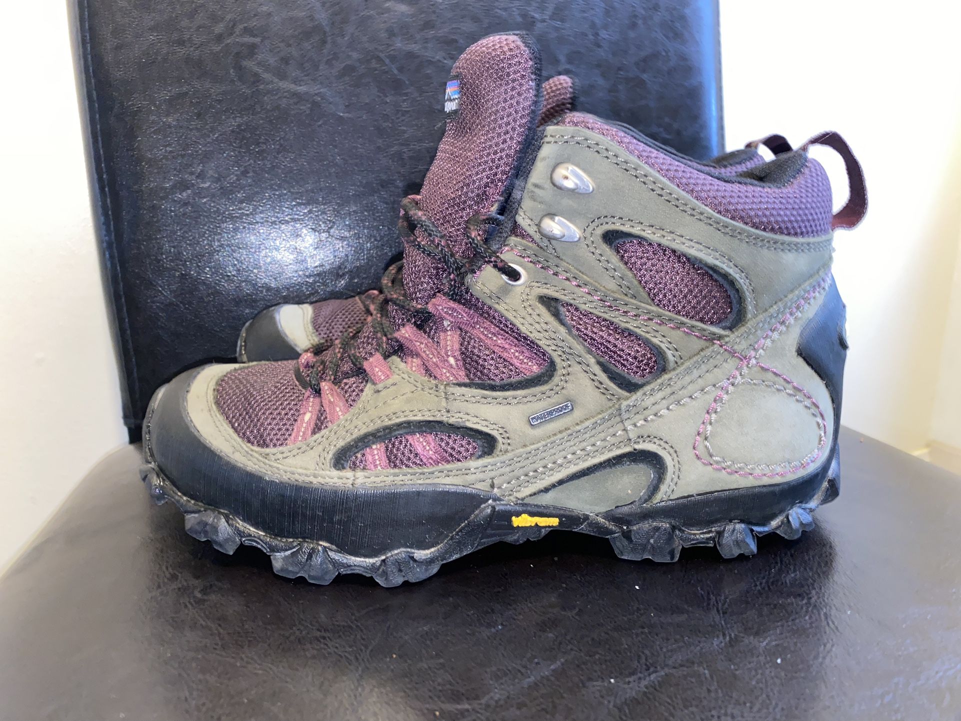 Patagonia Drifter Waterproof Hiking Boots Womens Size 7.5 Leather Mid
