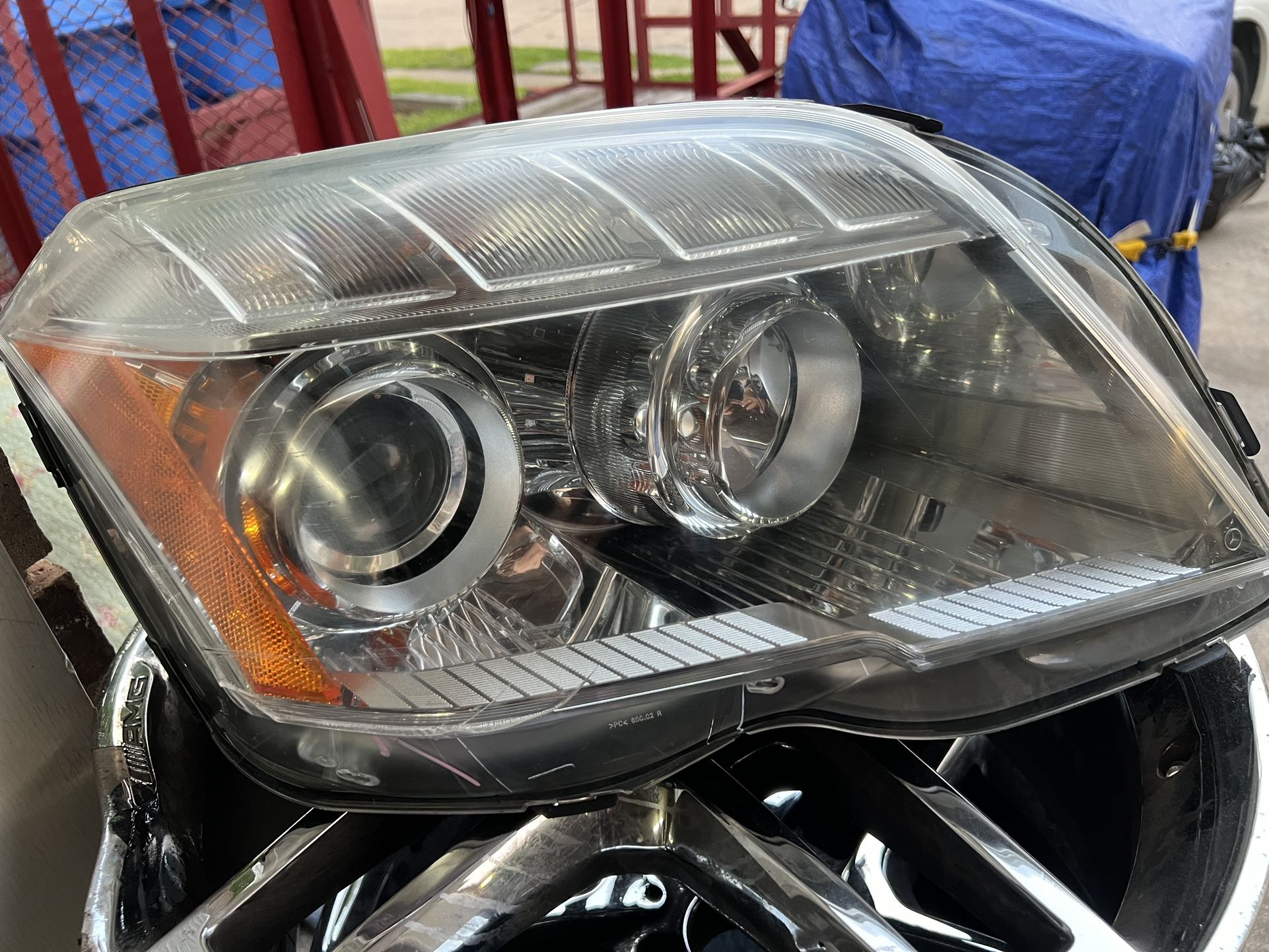 New 10-2012 Mercedes Benz Right Headlight 